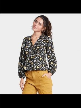 Universal Thread Floral Wrap Tie Top M